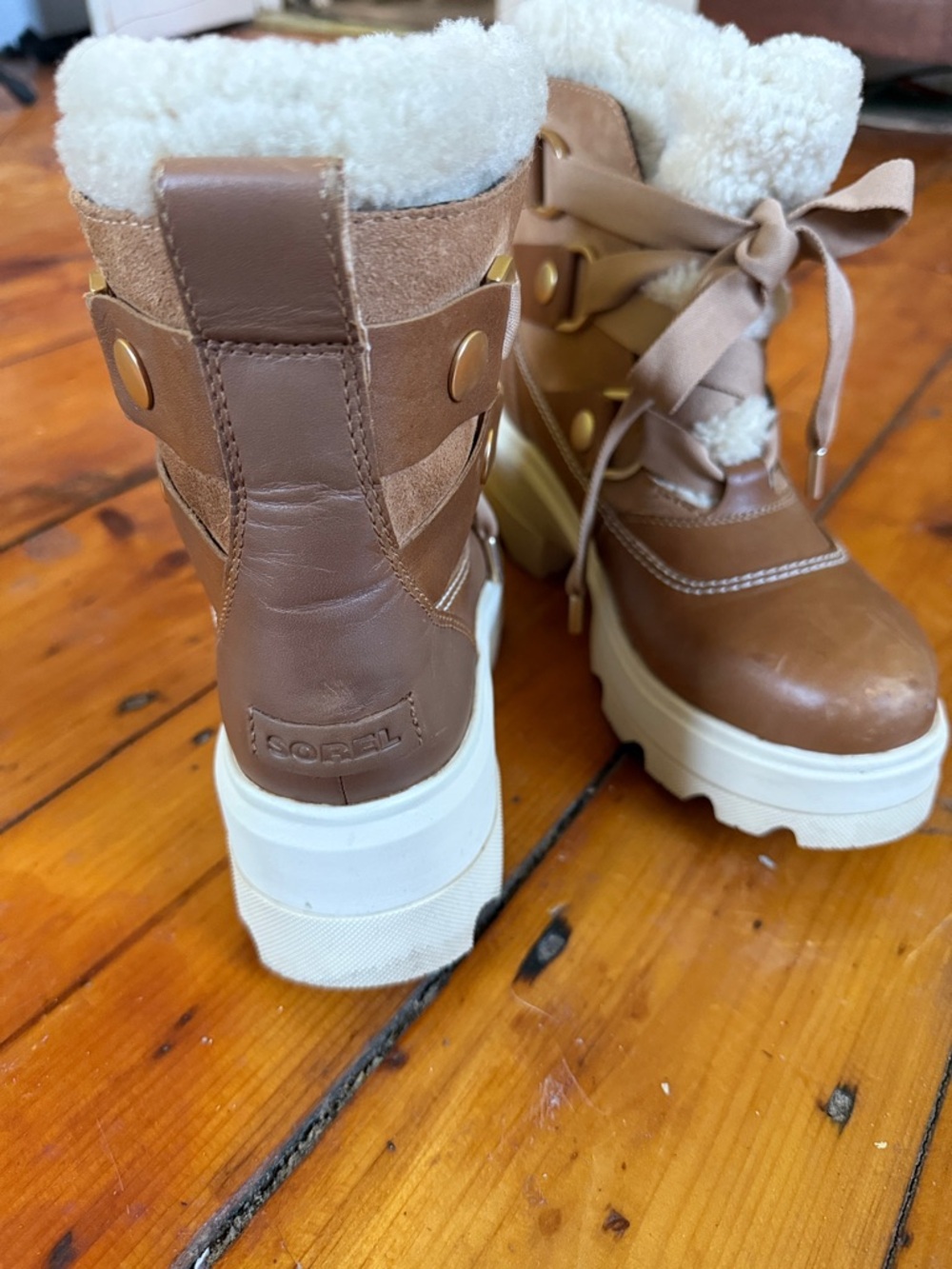 Sorel Tan/Brown Shearling-Trim Lace-Up Platform Boot